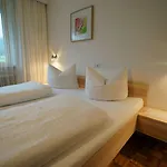 Gaestehaus Meusburger 3* בצאו