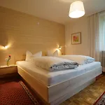 מלון Gaestehaus Meusburger בצאו