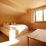 Gaestehaus Meusburger 3* בצאו