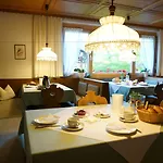 Gaestehaus Meusburger בצאו