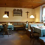 Gaestehaus Meusburger 3* בצאו