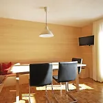Gaestehaus Meusburger 3* בצאו
