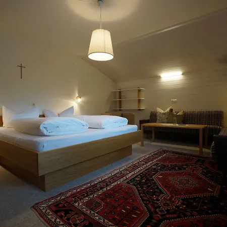 מלון Gaestehaus Meusburger 3*